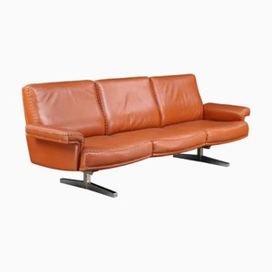 Divano a tre posti DS-31 in pelle color cognac di De Sede, anni '70