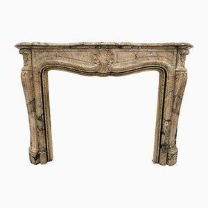 Chimenea de estilo Luis XV de mármol rojo Breche, siglo XIX