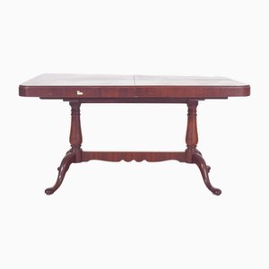 English Extendable Dining Table in Walnut, 1900
