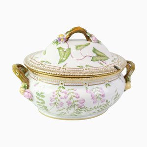 Modell 20/3559 Flora Danica Deckelterrine aus Porzellan von Royal Copenhagen