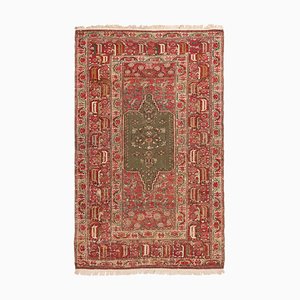 Antiker traditioneller Gordes Wollteppich in Rot und Salbeigrün