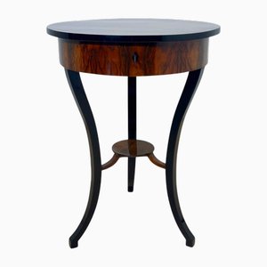 Tavolo da cucito Biedermeier rotondo in noce con gambe ebanizzate, Germania meridionale, 1825