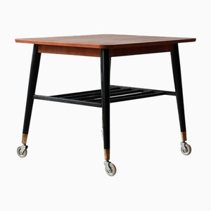 Skandinavischer Vintage Couchtisch aus Teak mit Rollen, 1950er