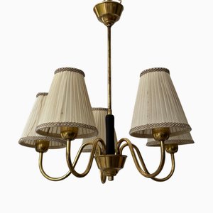 Lampadario Mid-Century a cinque braccia in ottone e tessuto, Svezia, anni '40