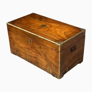 Große Kampagnentruhe aus Kampferholz, 1880er