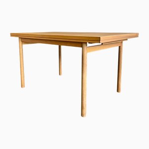 Mid-Century Danish Extendable Oak Dining Table and in the style of Hans J. Wegner, 1950s