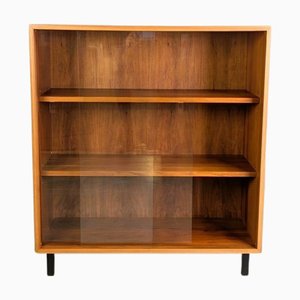 Mid-Century Vitrine aus Nussholz, 1960er