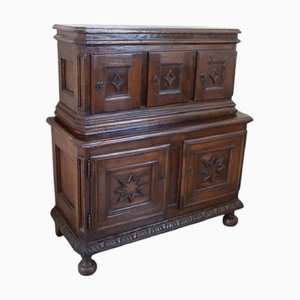 Antique Cabinet in Walnut Wood, 1600s