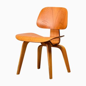 Sedia da pranzo DCW in compensato di frassino di Charles & Ray Eames per Herman Miller, anni '50