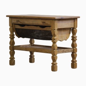 Mesa de centro danesa vintage de roble de Henning Kjærnulf, años 60