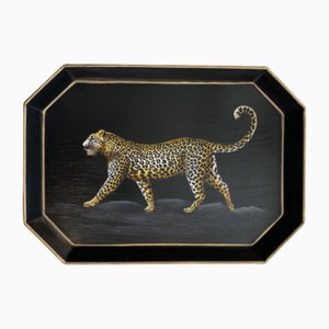 Bandeja rectangular de metal esmaltado decorada a mano con un leopardo de Les Ottomans