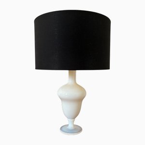 Lampe de Bureau Mid-Century Moderne en Verre Opalin Blanc avec Abat-Jour Noir, France, 1950