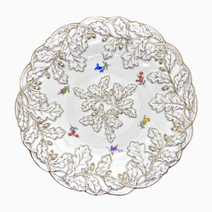 Plato en relieve de bellota y hoja de roble rococó Mid-Century con flores de Streublumen de Meissen, años 40