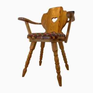 Poltrona rustica a forma di cuore da fattoria