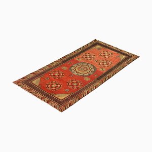 Khotan Teppich mit Medaillonmuster in Rot und Beige