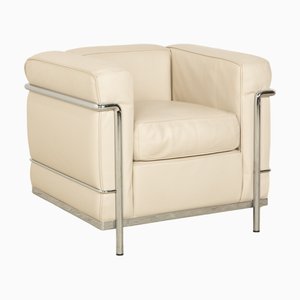 Butaca LC 2 de cuero crema de Le Corbusier para Cassina