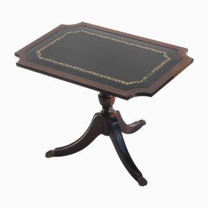 Table Basse Tripode Victorienne en Bois avec Plateau en Cuir Vert, Pattes de Lion et Détails en Laiton, années 40