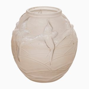Französische Art Deco Glasvase mit Schwalben von Etlin, 1930er