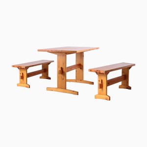 Petite Table de Salle à Manger et Bancs en Pin de Charlotte Perriand, 1970s, Set de 3