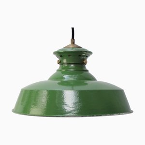 Industrielle französische Vintage Hängelampe aus grüner Emaille & Messing