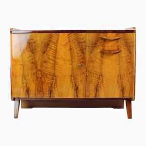 Mid-Century Sideboard aus Nussholz Furnier von Tatra, Ehemalige Tschechoslowakei, 1960er