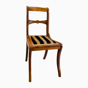 Sedia Biedermeier in noce con schienale intagliato, XIX secolo