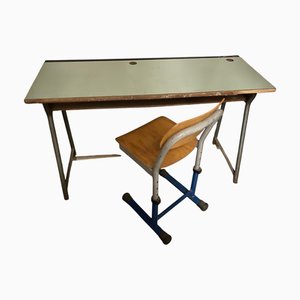 Französischer Mid-Century Kinderschreibtisch & Stuhl, 1970er, 2er Set