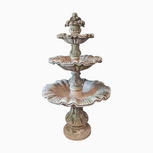 Fontana centrale in pietra di Vicenza, anni '30