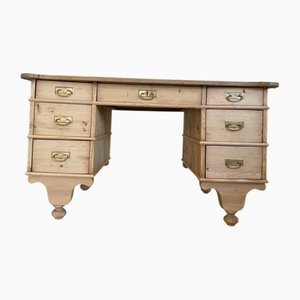 Schreibtisch aus Naturholz im Gründerzeitstil