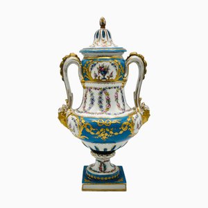 Urna francesa antigua de porcelana con dos asas