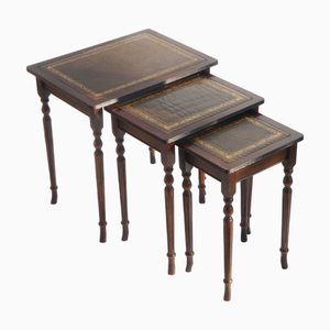 Französische Satztische aus Holz mit Intarsien aus braunem Leder, 1930er, 3er Set