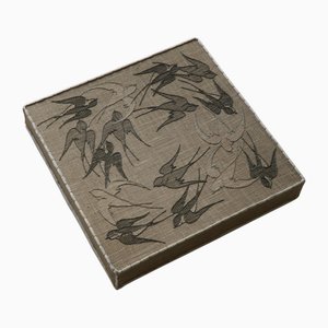 Mid-20th Century Deckenlampe mit besticktem Stoffschirm mit Schwalbenmotiv, 1950er