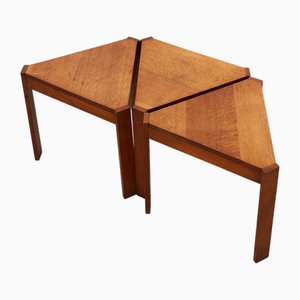 Tavolini impilabili triangolari in quercia, Francia, anni '60, set di 3