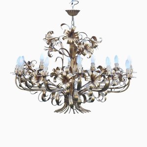 Lampadario Mid-Century Hollywood Regency dorato con 12 luci, attribuito a Hans Kögl, Italia, anni '70