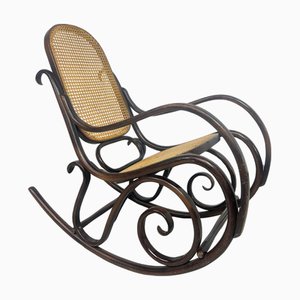 Sedia a dondolo in legno curvato di Thonet, anni '40