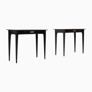 Mesitas de noche italianas de goma laca negra con tiradores de latón, años 50. Juego de 2