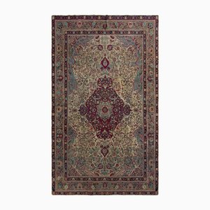 Antiker handgeknüpfter Isfahan Teppich mit Blumenmuster in Beige, Rot und Blau