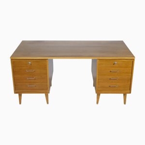 Vintage Schreibtisch aus Nussholz, 1960er