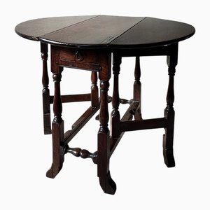 Antique English Oak Gatelegged Drop-Leaf Table, 1670s