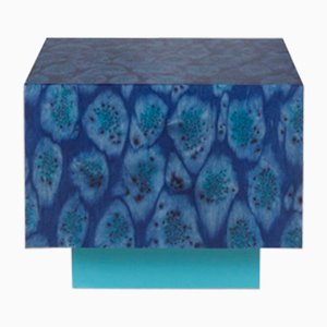 Tavolo Cube Peacock blu dalla collezione Oasis di LLOT LLOV