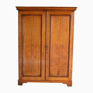 Armadio antico in quercia, Regno Unito