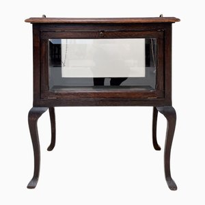 Vitrine d'Époque Antique