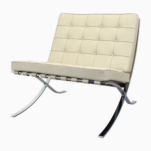 Sedia Barcelona in pelle bordeaux di Ludwig Mies van der Rohe per Knoll International, anni 2010