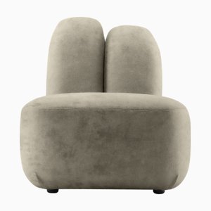 Poltrona Bunny di design in velluto beige di EMKO