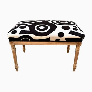 Ottomane im Louis XVI Stil aus geschnitztem Holz & Pierre Frey Polsterung, Frankreich, 1970er