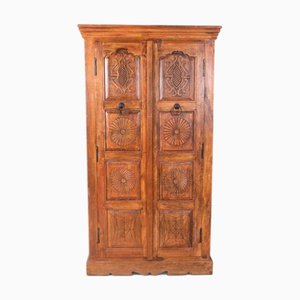 Armoire Antique en Bois Sculpté avec Deux Portes