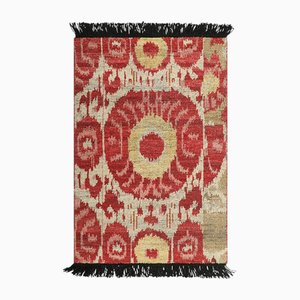 Ikats Teppich mit geometrischen Mustern in Rot und Gold von Rug&Kilim