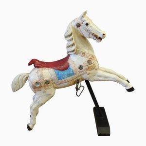 Caballo de carrusel tallado policromado, finales del siglo XIX, madera