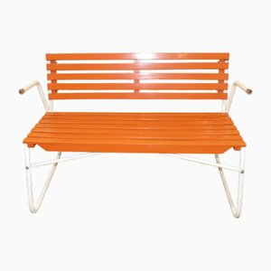 Panca da giardino arancione in metallo e legno, anni '60
