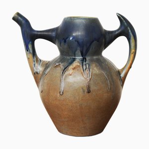 Brocca in gres smaltato blu e marrone, Francia, attribuita a Gilbert Méténier, anni '30